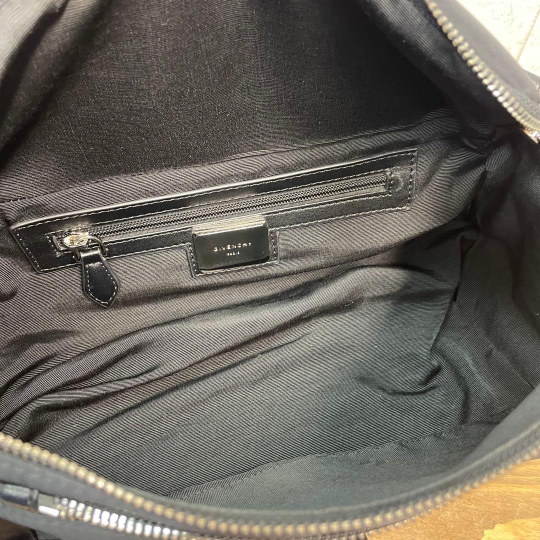 GIVENCHY ロゴ入りナイロン　パンドラベルドバッグ