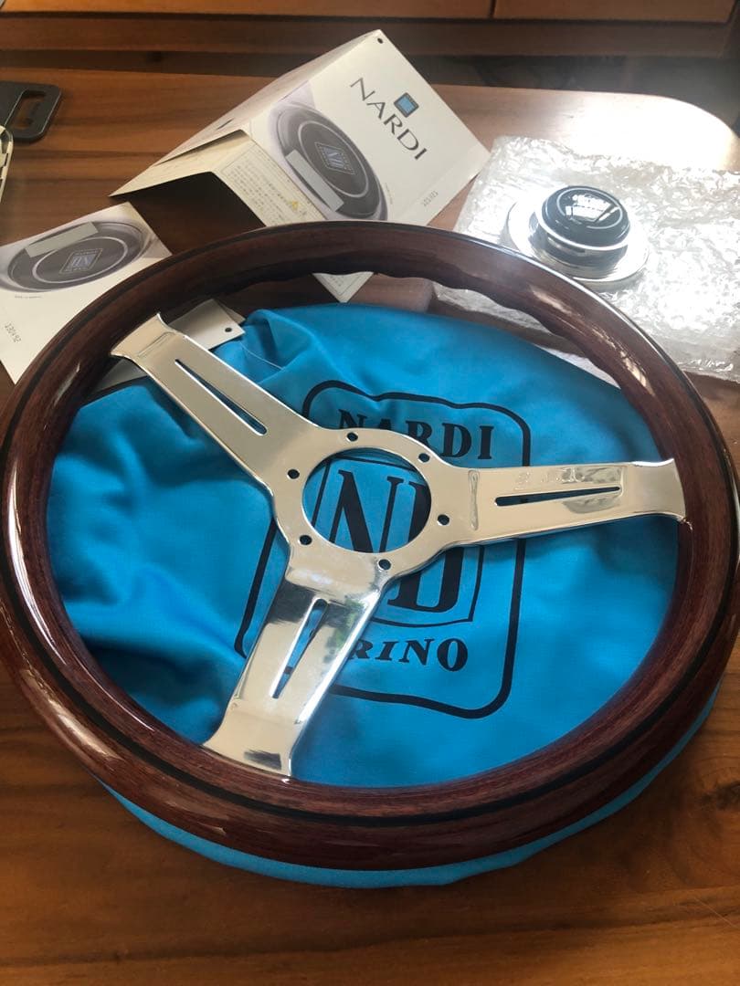 ナルディ　ハンドル　33パイ　ウッド　新品未使用