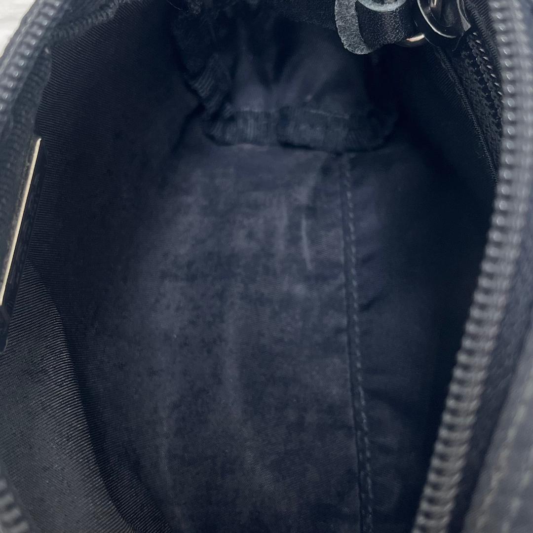 PRADA プラダ　ポーチ 三角ロゴ ブラック　白タグあり　美品