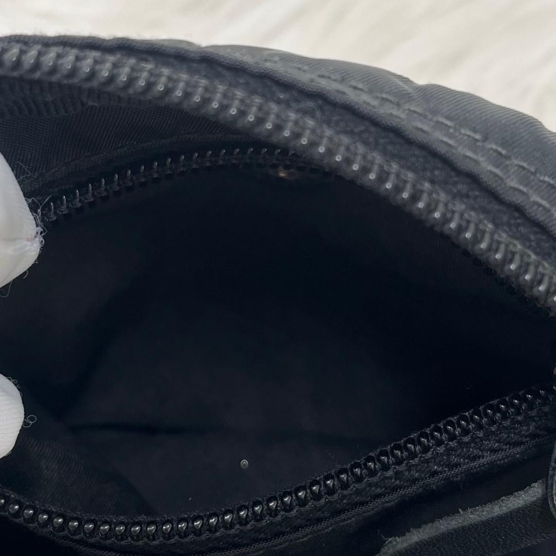 PRADA プラダ　ポーチ 三角ロゴ ブラック　白タグあり　美品