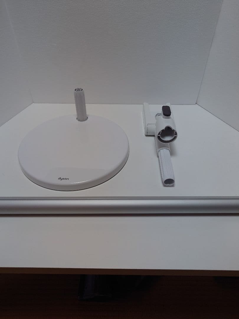 ダイソン V11 クリーナー（ジャンク）＋アダプター７種類＋充電スタンド