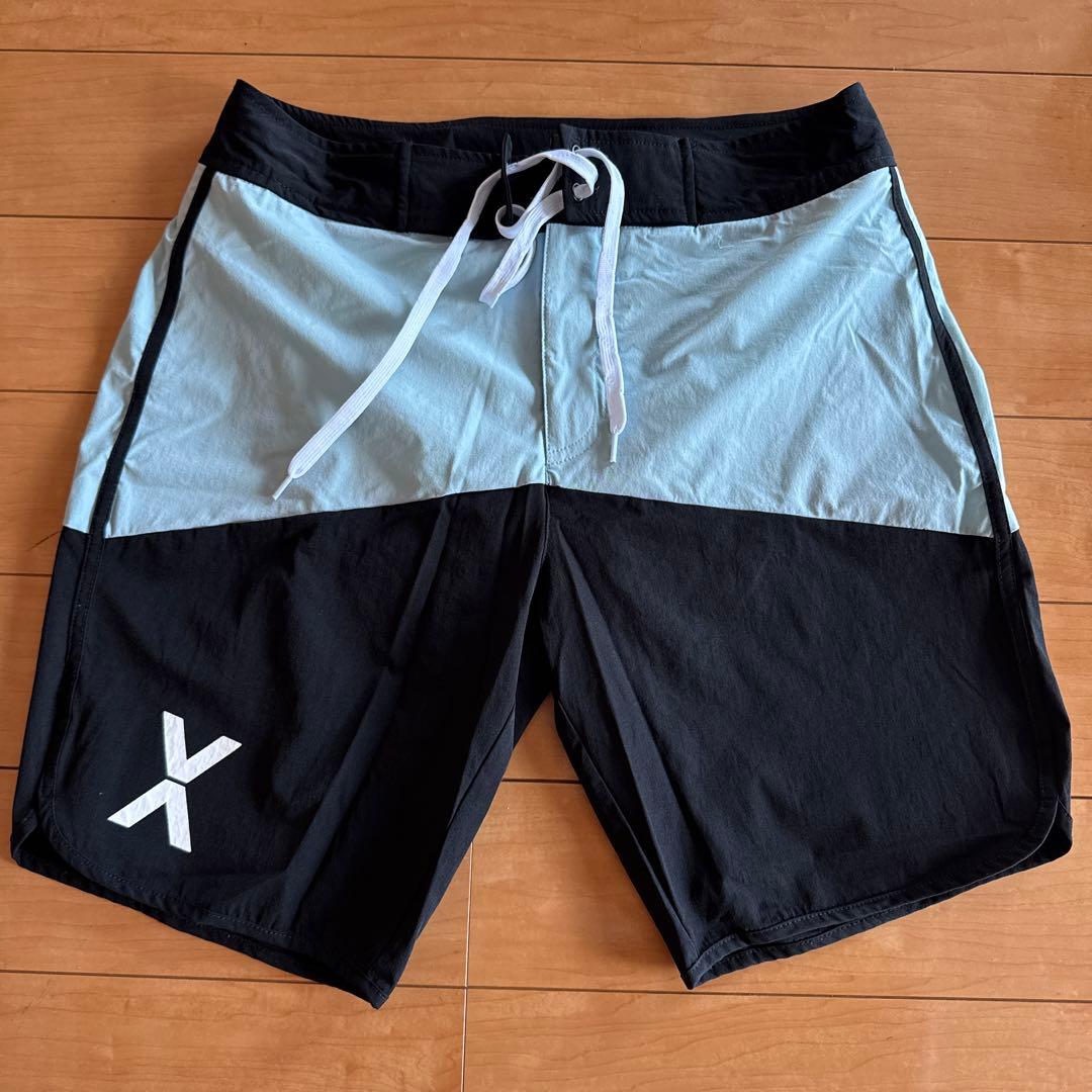 【こう】VEATM ストライプ水着 Mサイズ 黒/水色