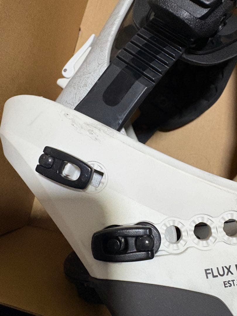 FLUX F23CVSW スノーボードビンディング S ホワイト