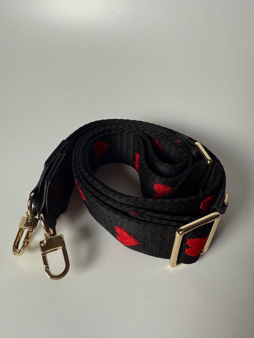 【最終価格】CUSTYPE iPhone16Proカバー ハート型ポーチ