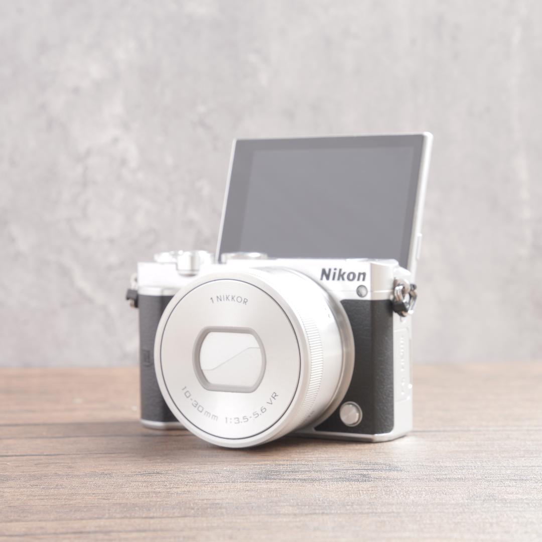 ✨綺麗に撮れるけど安い✨自撮り✨Wi-Fi✨Nikon 1 J5　908-1
