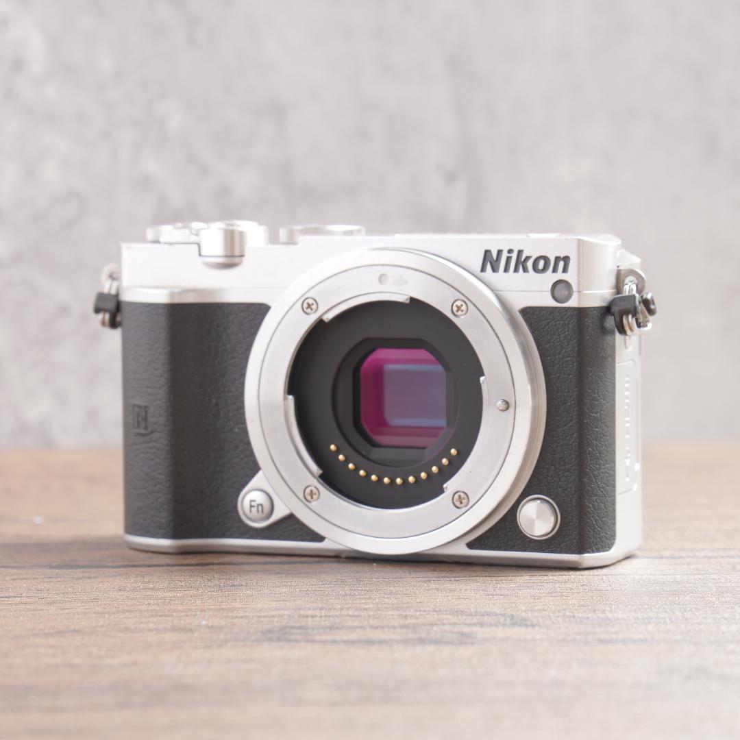 ✨綺麗に撮れるけど安い✨自撮り✨Wi-Fi✨Nikon 1 J5　908-1