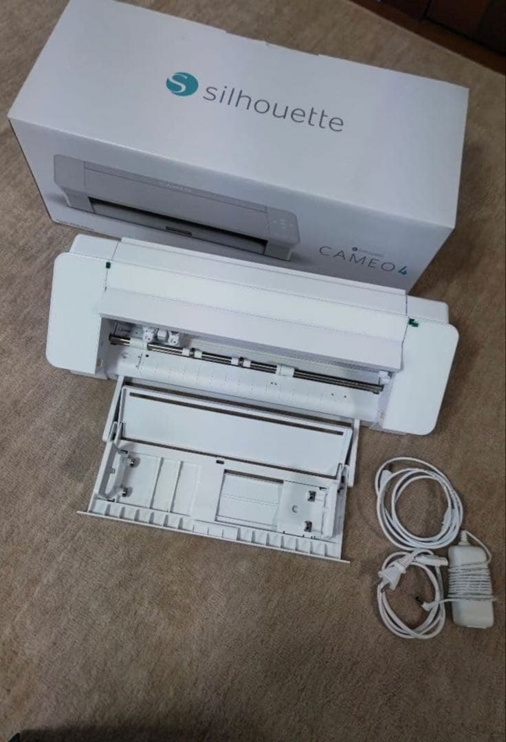 Silhouette CAMEO 4 カッティングマシン