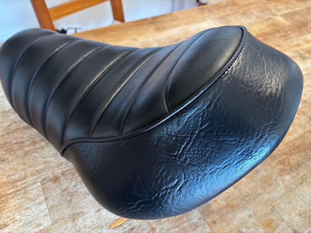 ハーレー　スポーツスター　純正シート XL883N アイアン