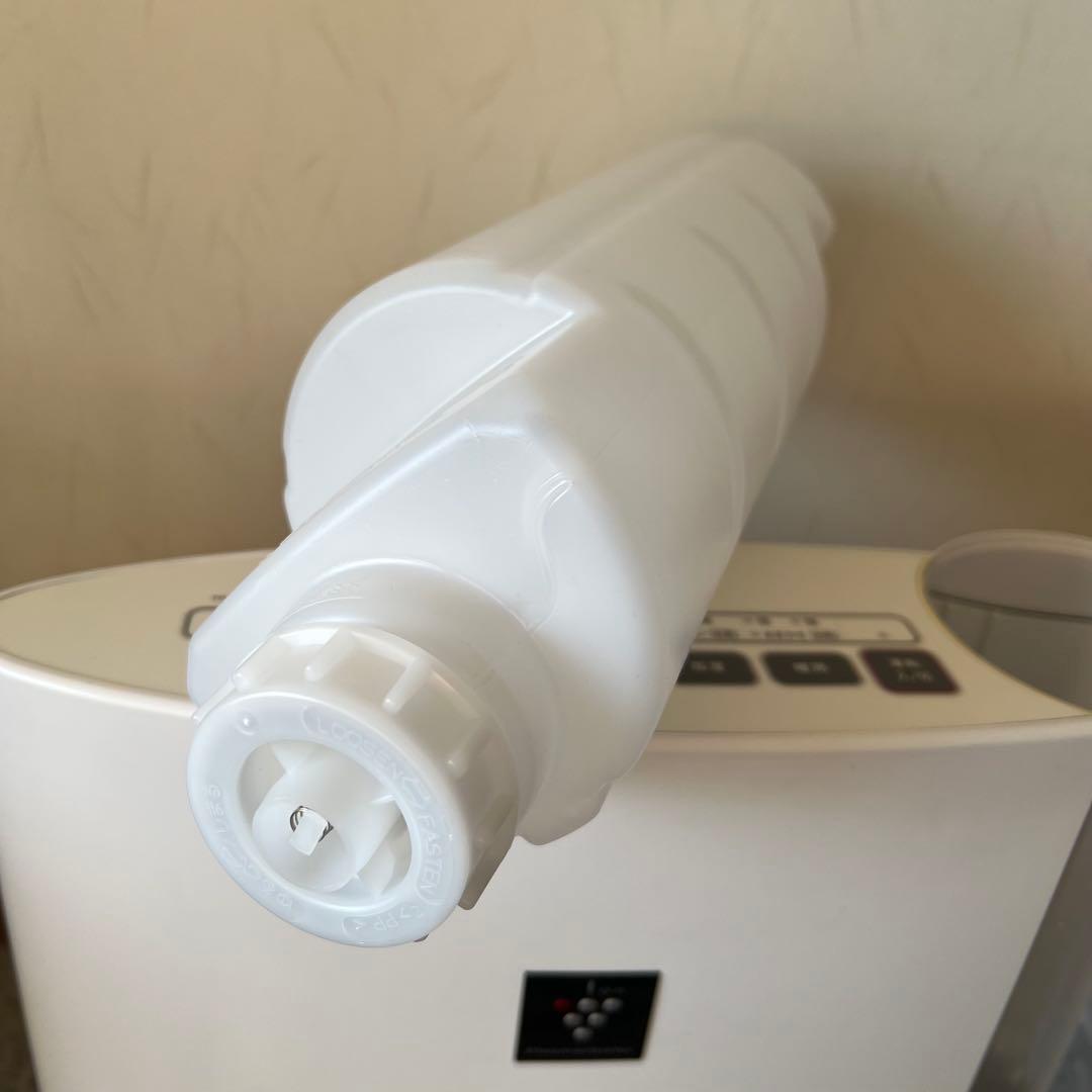 《美品の中古品》　シャープ　加湿セラミック ファンヒーター　HX-J120-W