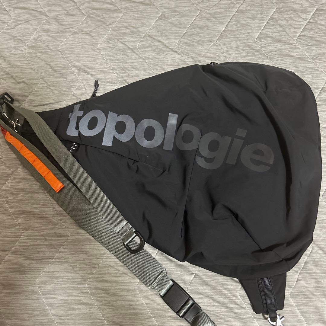 topologie トライアングル メッセンジャーバッグ