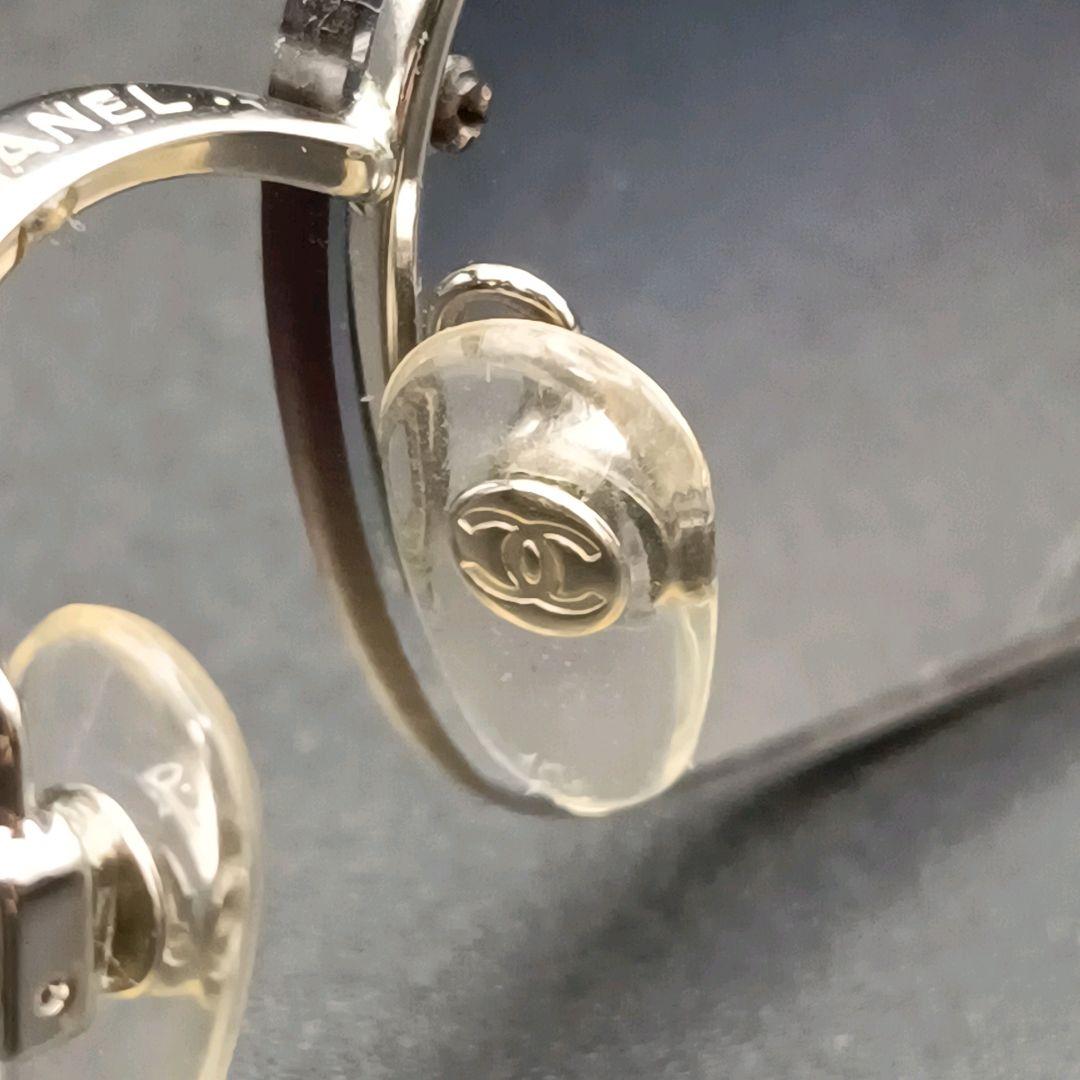 シャネル グラデーション サングラス ココマーク レザーチェーン リムレス