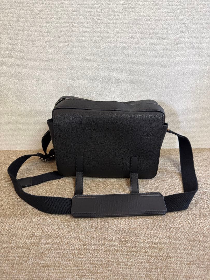 LOEWE ミリタリー　メッセンジャー　バッグ 最終値下げ