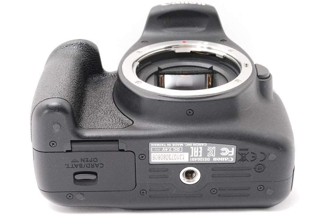 少シャッター数！ Canon EOS kiss x70 中古市場では希少モデル！