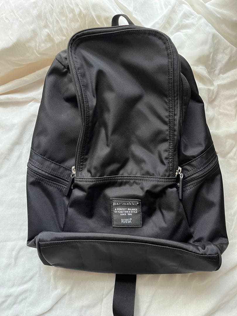 【美品】marimekko Metro バックパック ブラック