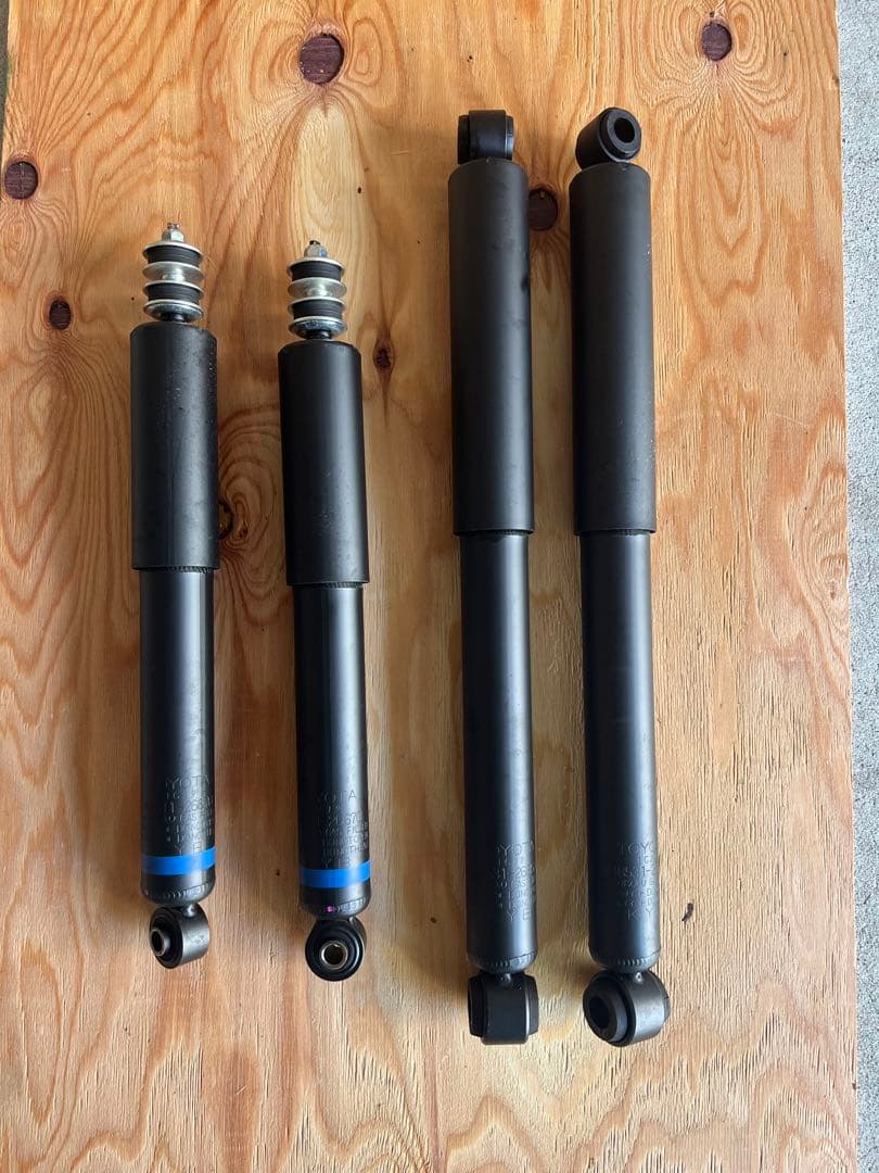 ハイエース純正 ショックアブソーバーセット 標準ロング4WD