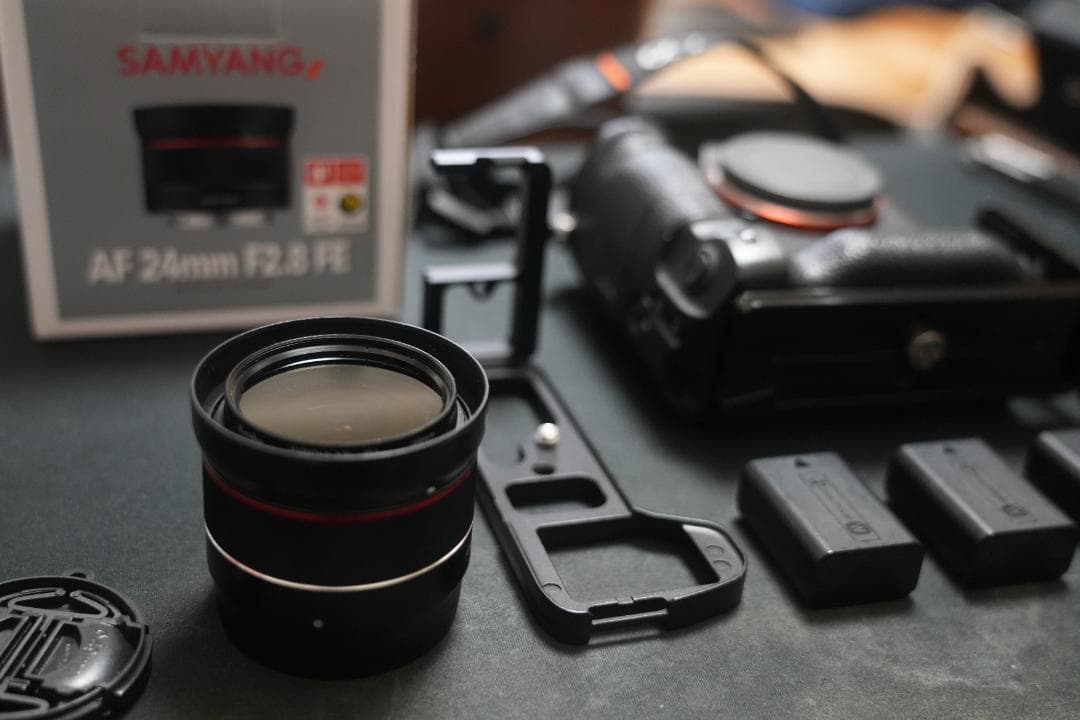 α7Rii ＋SamyangAF24f2.8mm 縦グリップ