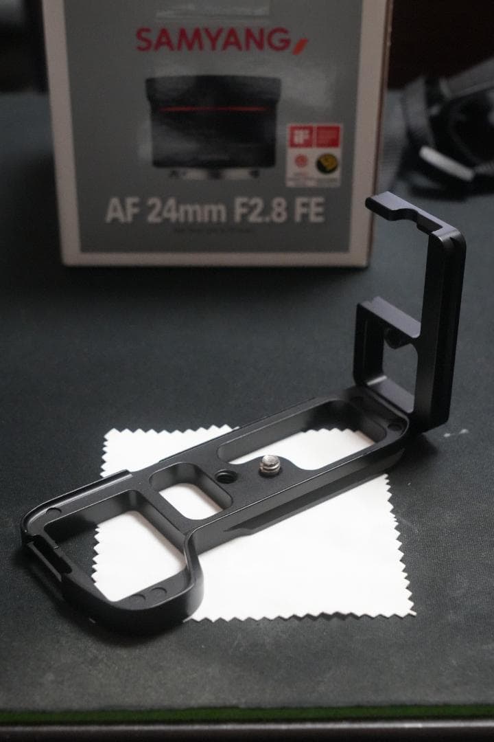 α7Rii ＋SamyangAF24f2.8mm 縦グリップ
