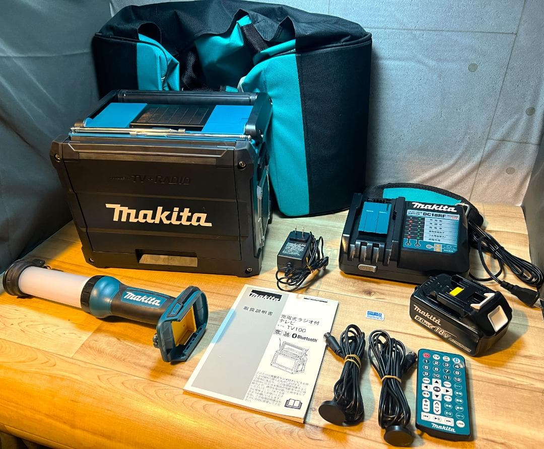 侍*ン様 マキタ 充電式ラジオ付テレビ TV100・ハンディライト ML807