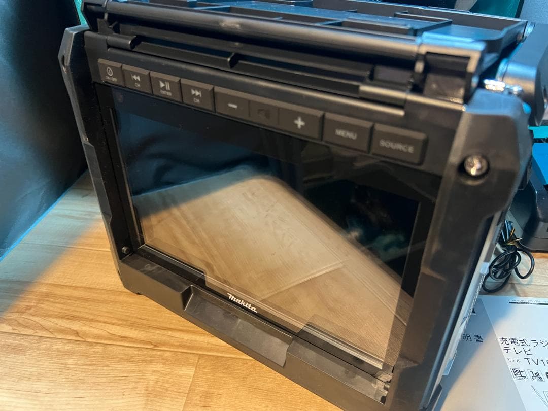 侍*ン様 マキタ 充電式ラジオ付テレビ TV100・ハンディライト ML807