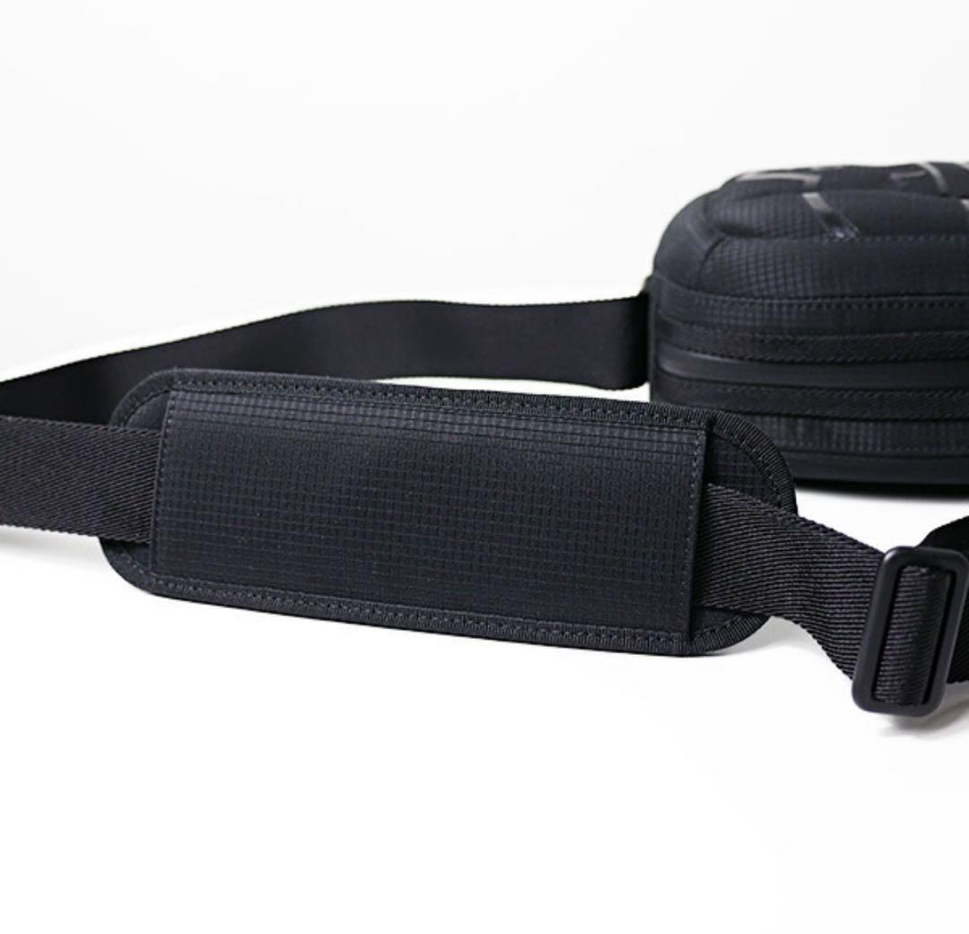 てつりんですモンクレール Cut Cross Body Bag