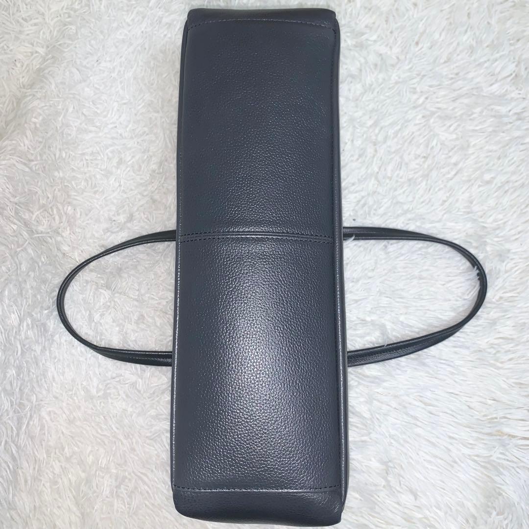 未使用級 SHIPS スマート レザー トートバッグ大容量 A4可 ダークグレー