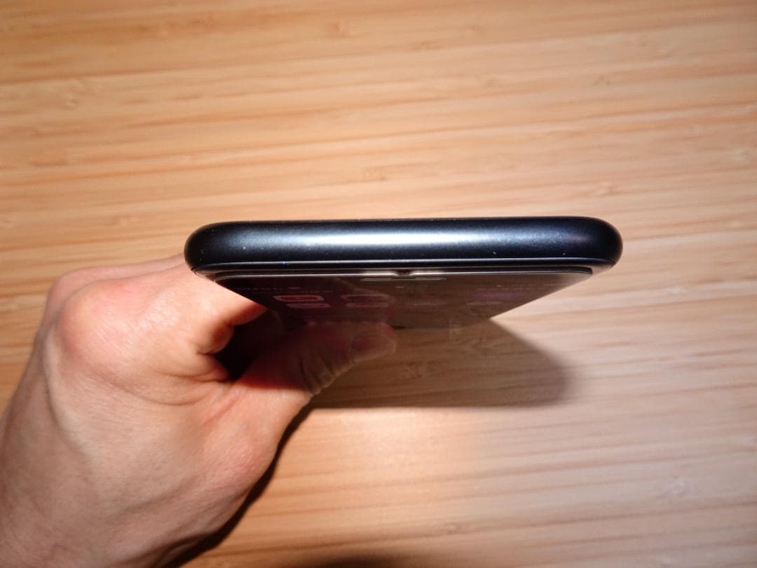 アイフォンSE2 64GB