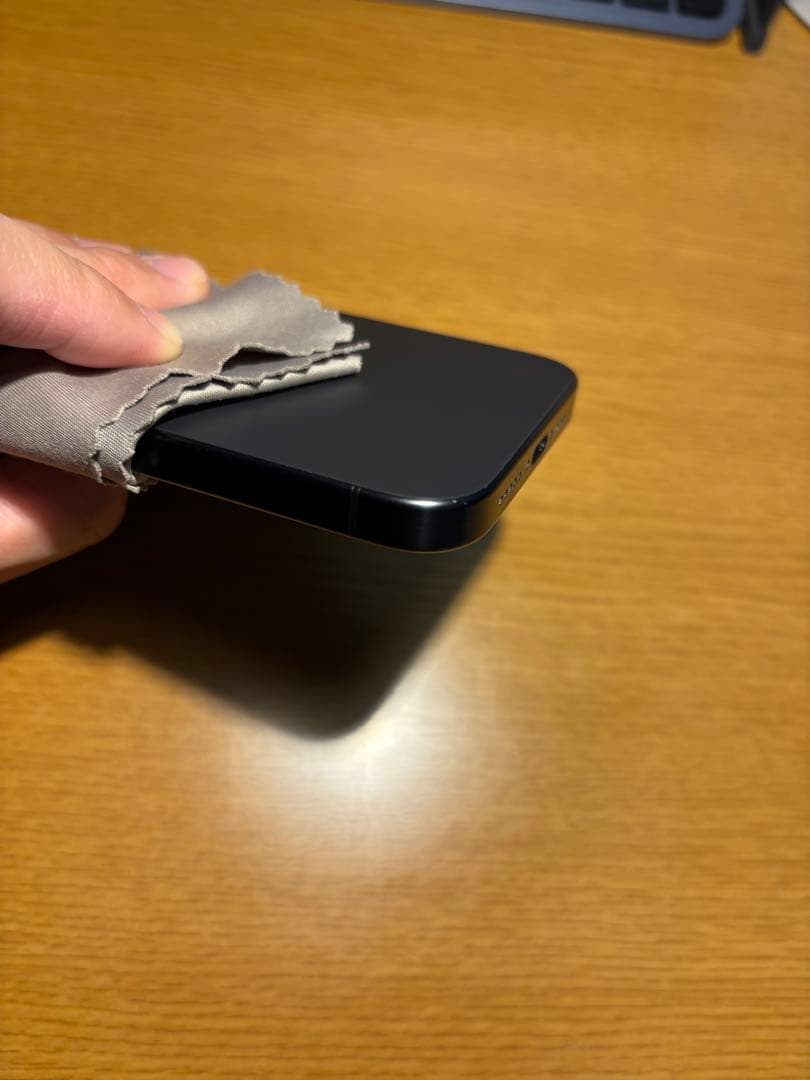 iPhone 15 Pro ブラックチタニウム　128GB