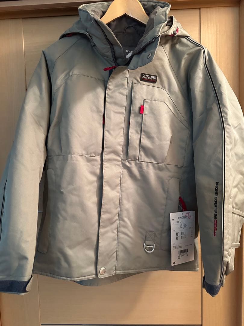 新品未使用　デサント（サンドグレー）スキーウェア上下セット