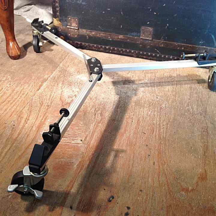 ドリー、三脚。