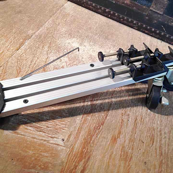 ドリー、三脚。