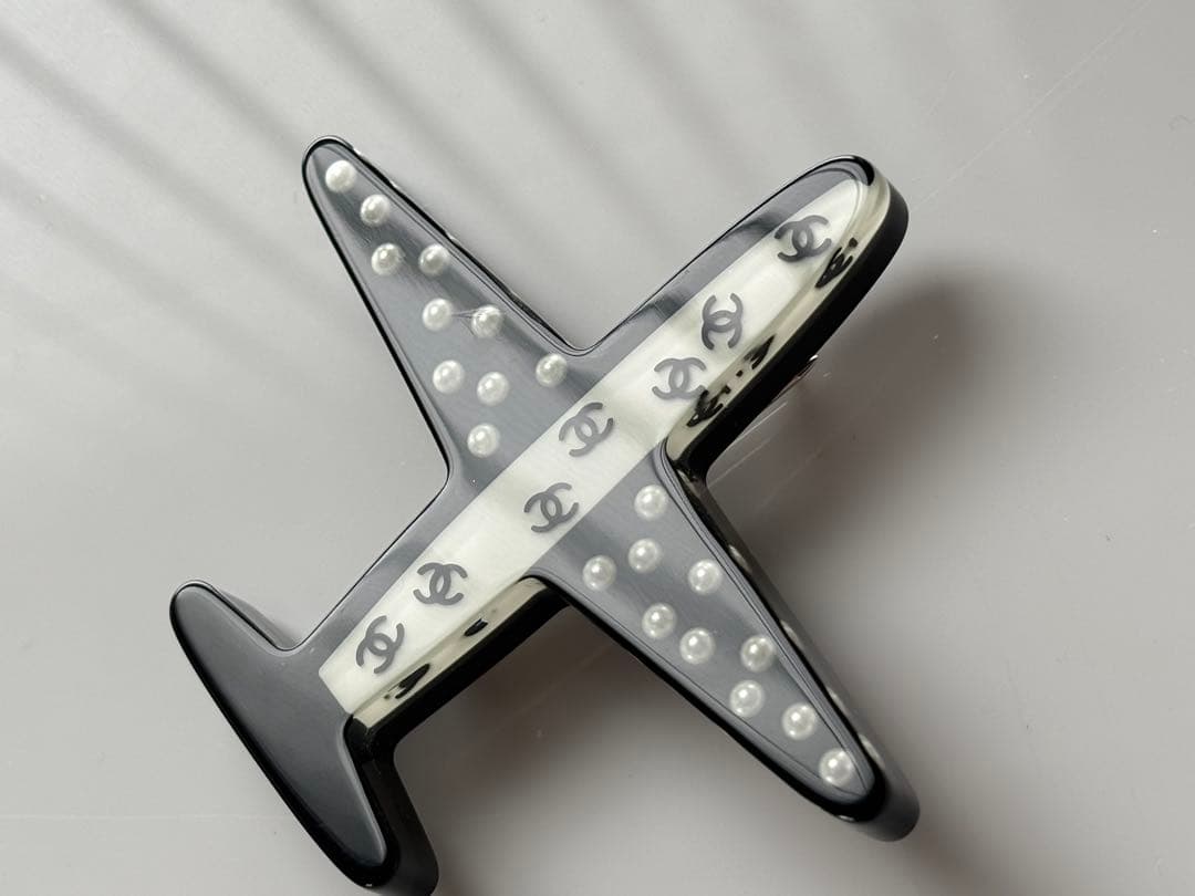 CHANEL シャネル エアライン レジンブローチ　【未使用品】
