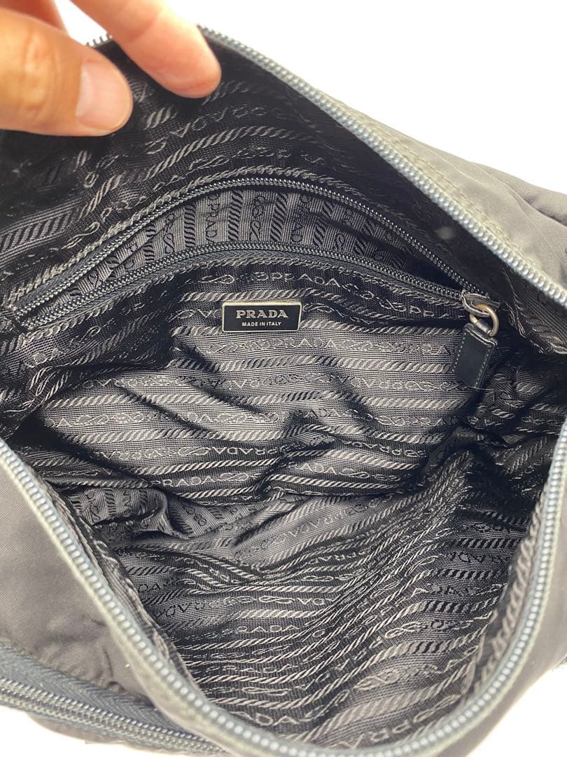 PRADA ナイロン×レザー　レディース　ショルダーバッグ　斜めがけ　三角ロゴ