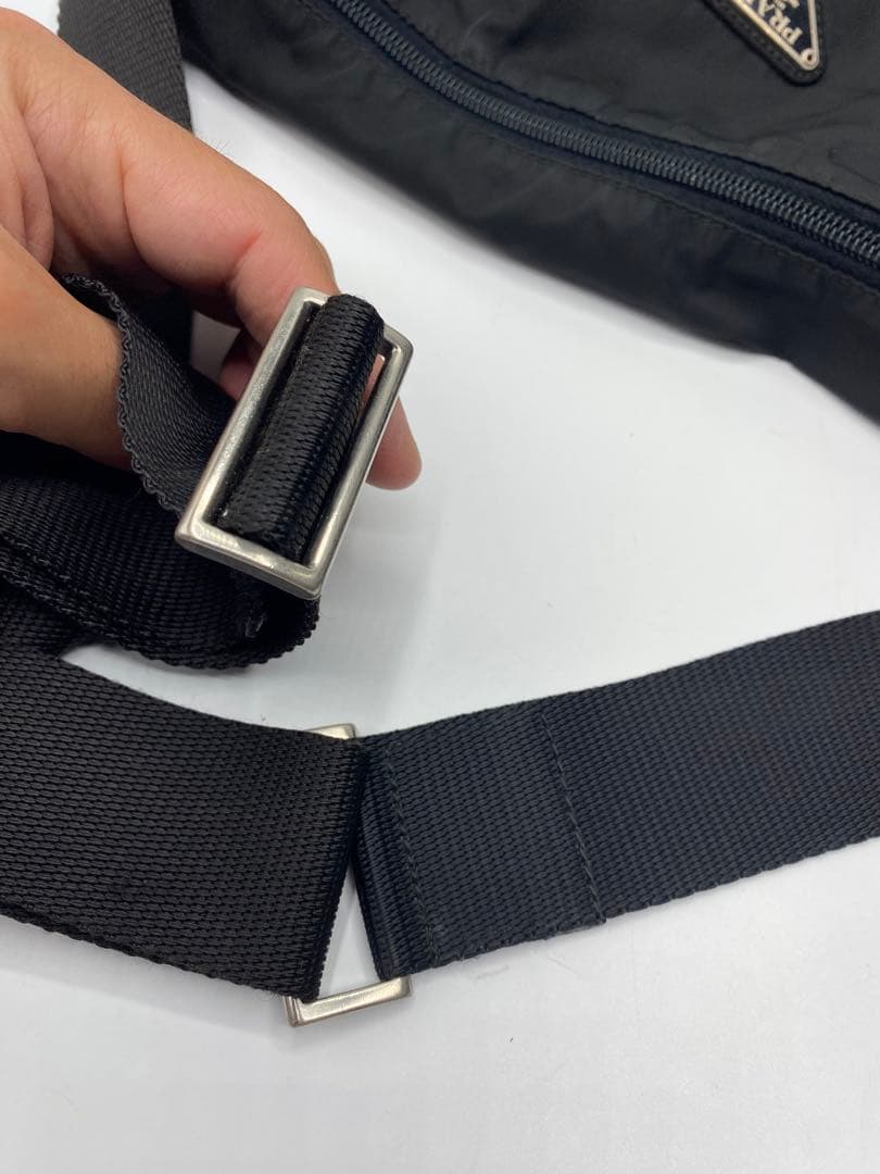 PRADA ナイロン×レザー　レディース　ショルダーバッグ　斜めがけ　三角ロゴ