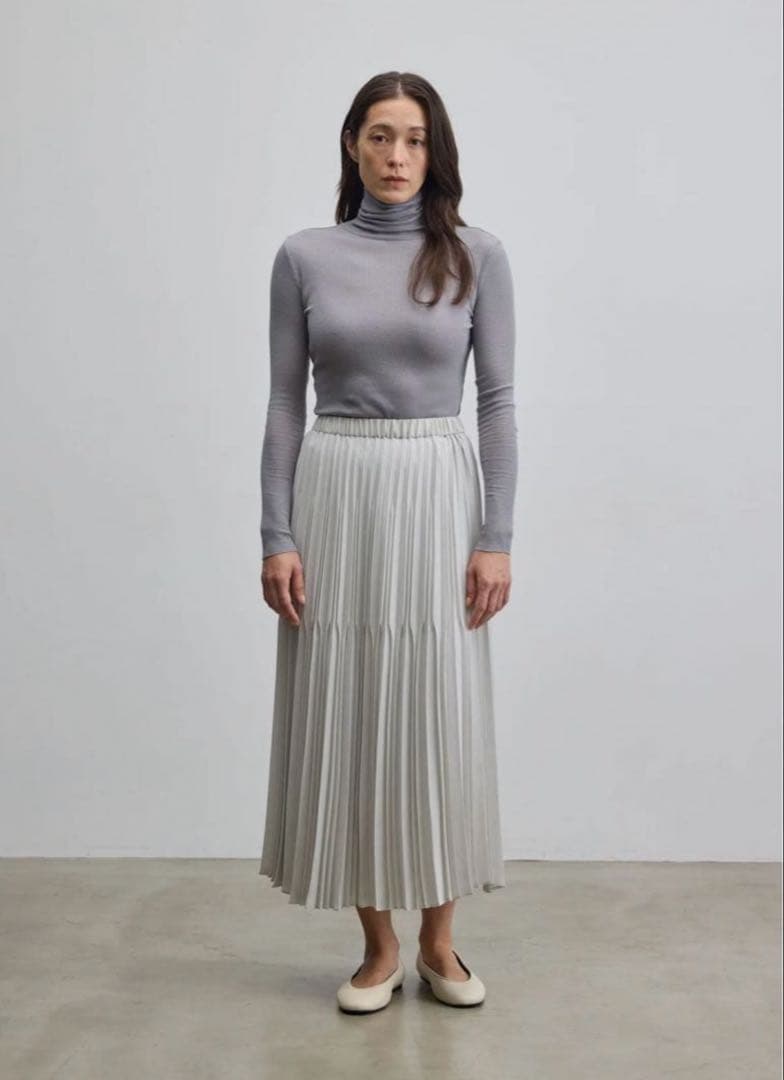 美品◆Soeju ソージュ プリーツスカート 85cm丈　ライトグレー