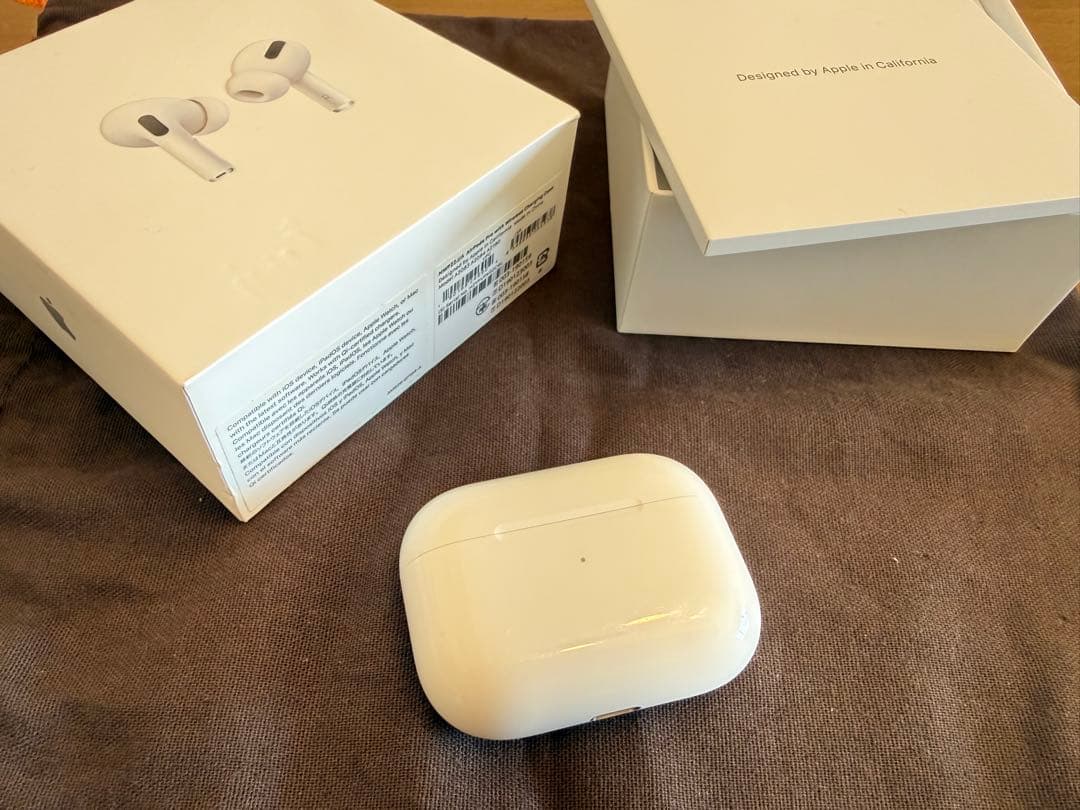 AirPods Pro（ワイヤレス充電ケース付き）正規品・箱/付属品あり