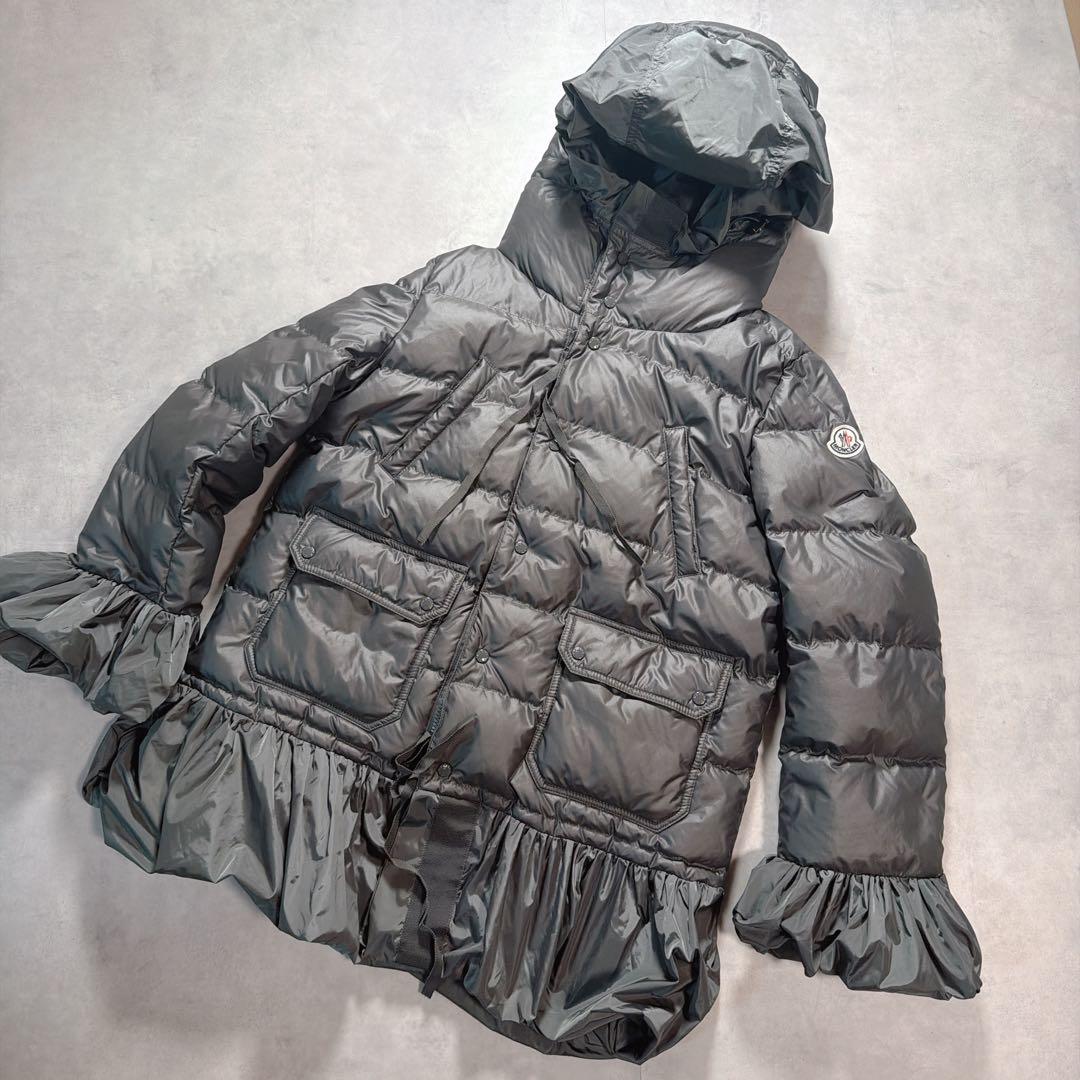 MONCLER モンクレール ダウンジャケット ワッペン フリル グレー フード