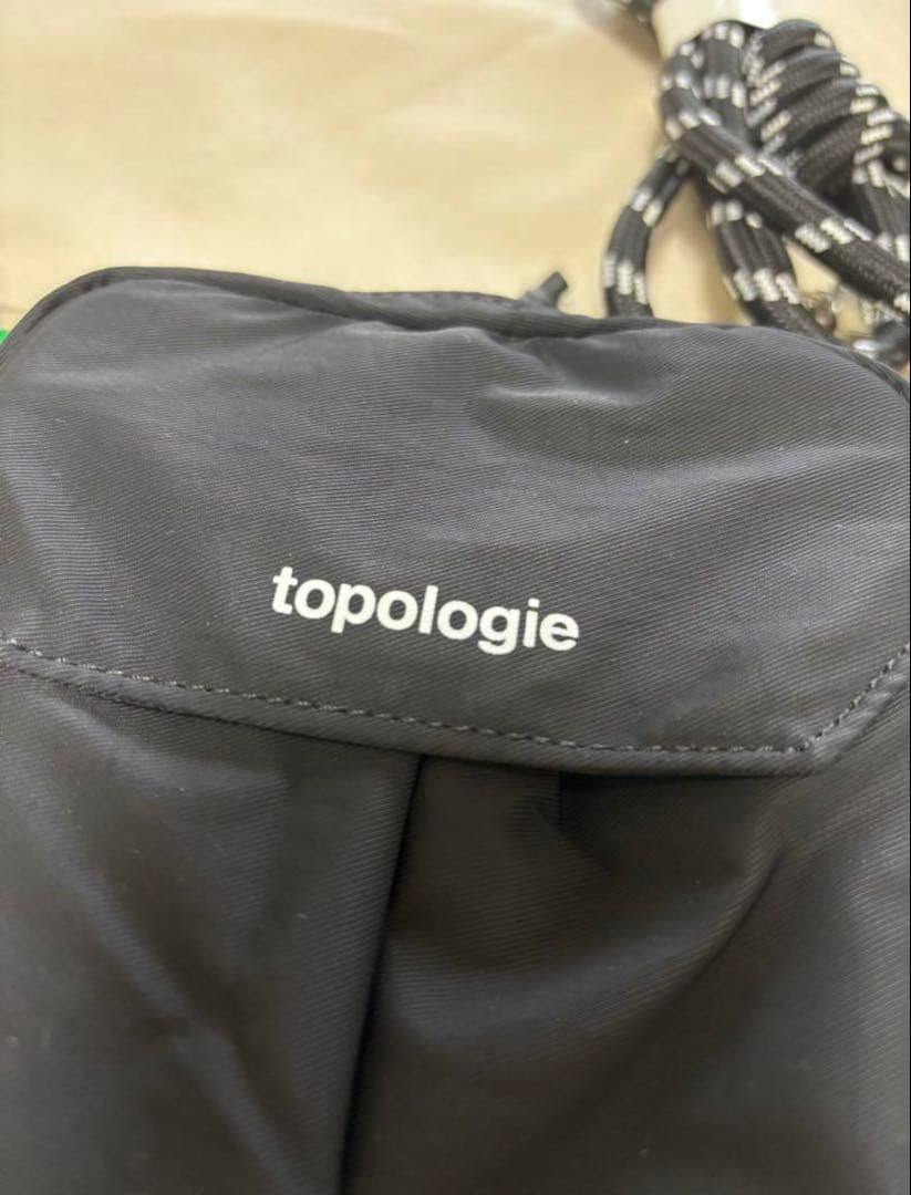 【タグ付き新品】topologie ブラック サコッシュ　ストラップ付年末価額‼️