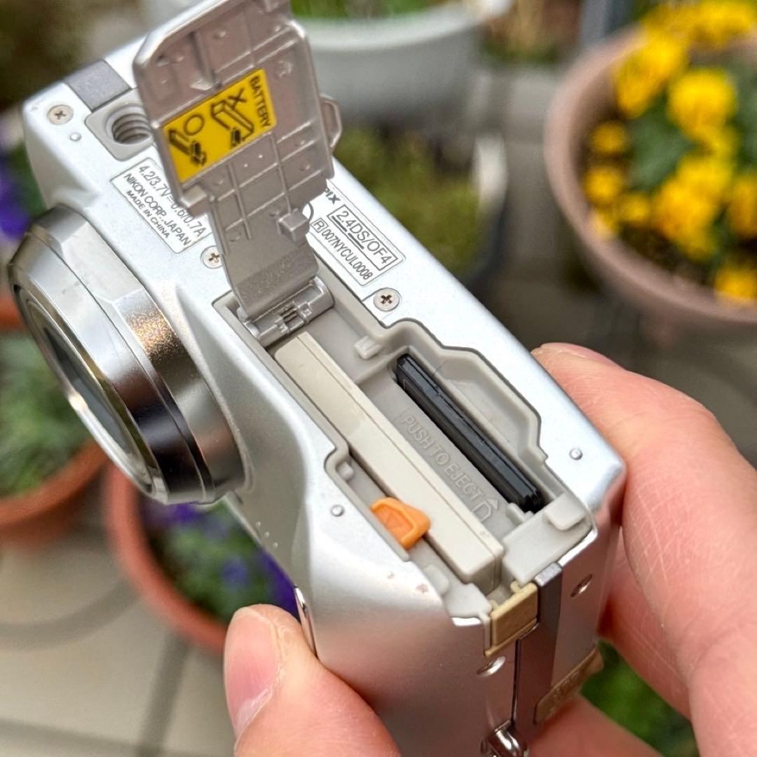 ☆動作OK Nikon coolpix P1 バッテリー&充電器&SDカード付き