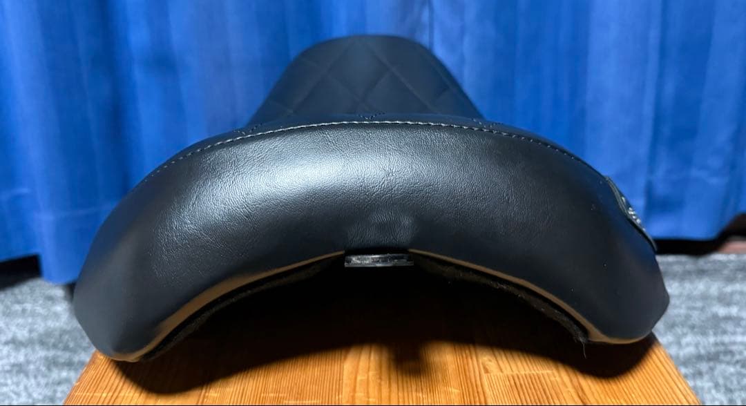 スポーツスター LePera ソロシート ダイアモンドステッチ 2.2ガロン