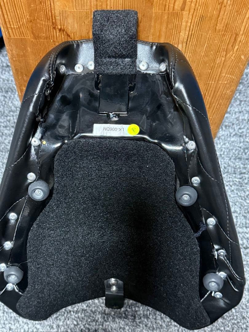 スポーツスター LePera ソロシート ダイアモンドステッチ 2.2ガロン