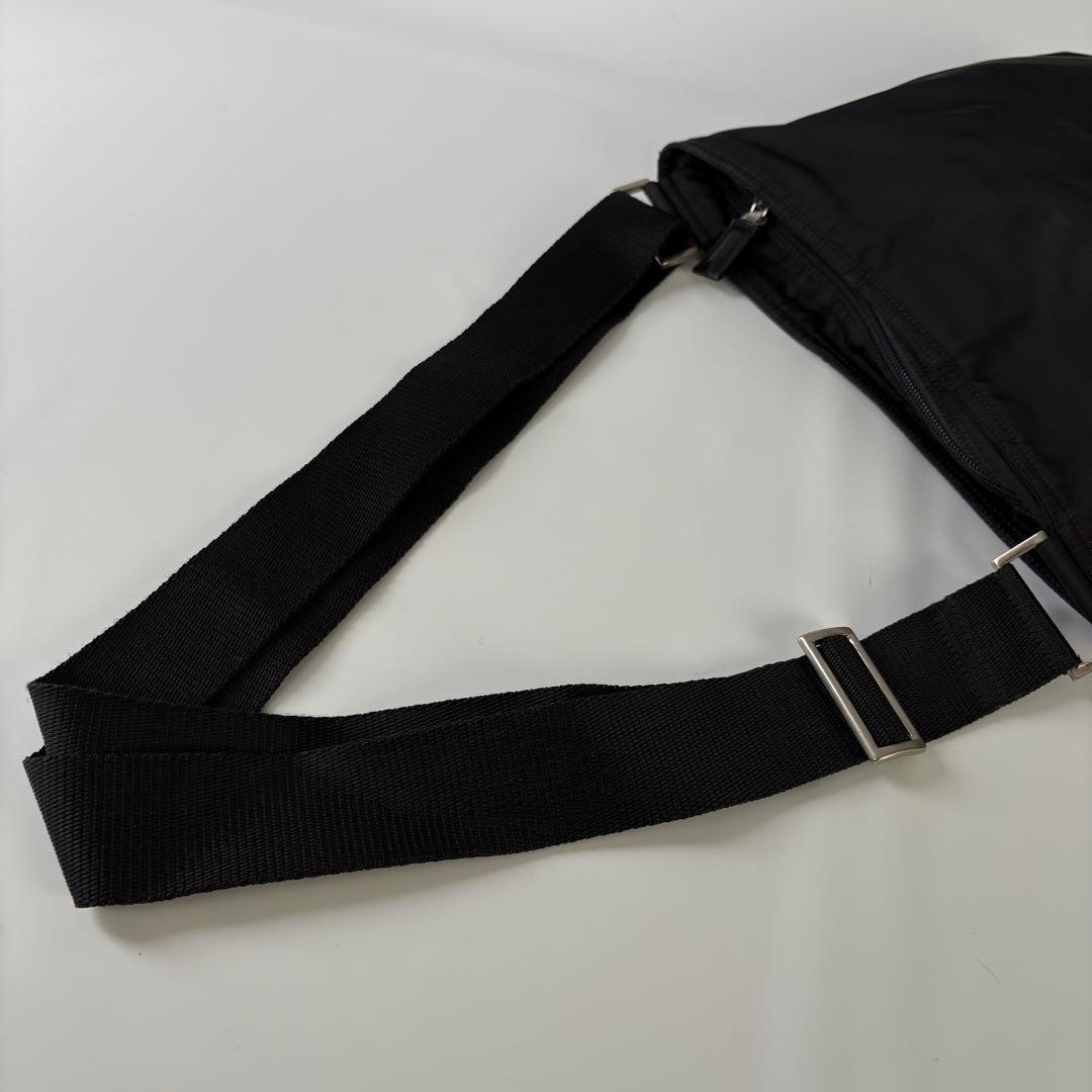 PRADA テスート ショルダーバッグ　サコッシュ　三角プレート 黒 ブラック