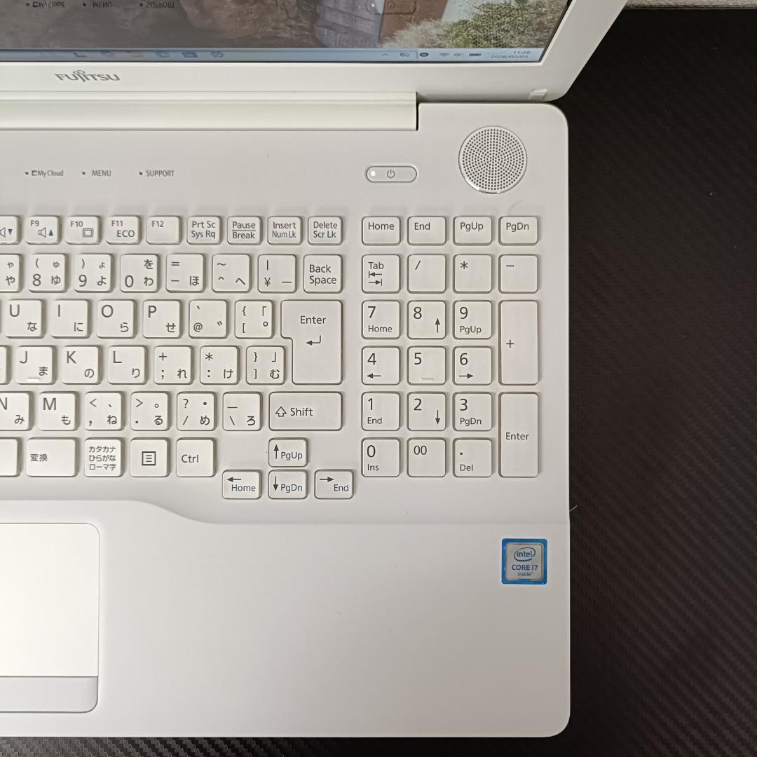 ノートPC Core i7 Windows11 SSD メモリ8GB 富士通 白