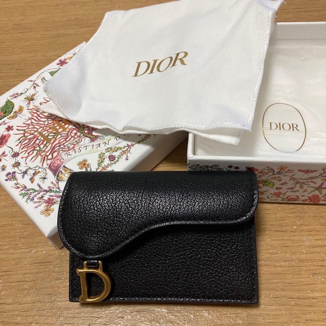 Dior ブラックレザー名刺入れ Dロゴ付き