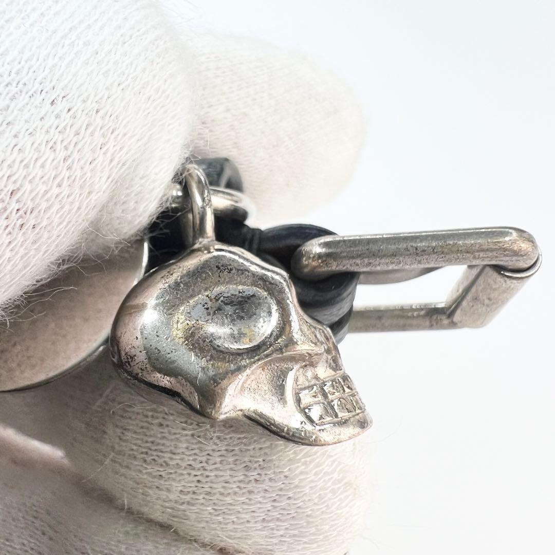 Alexander McQueen スカルラインストーン レザー ブレスレット.