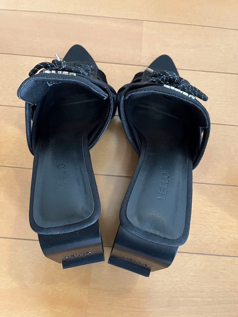 YELLO 黒 レースアップ ミュール