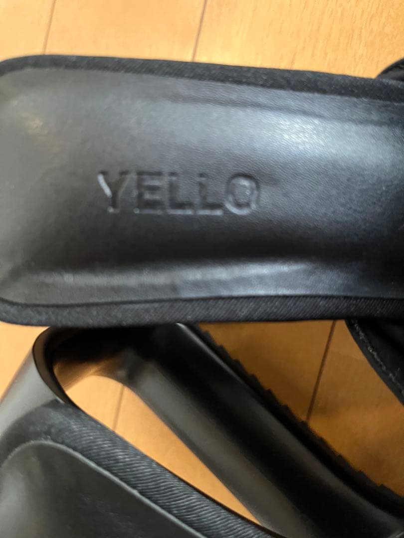 YELLO 黒 レースアップ ミュール