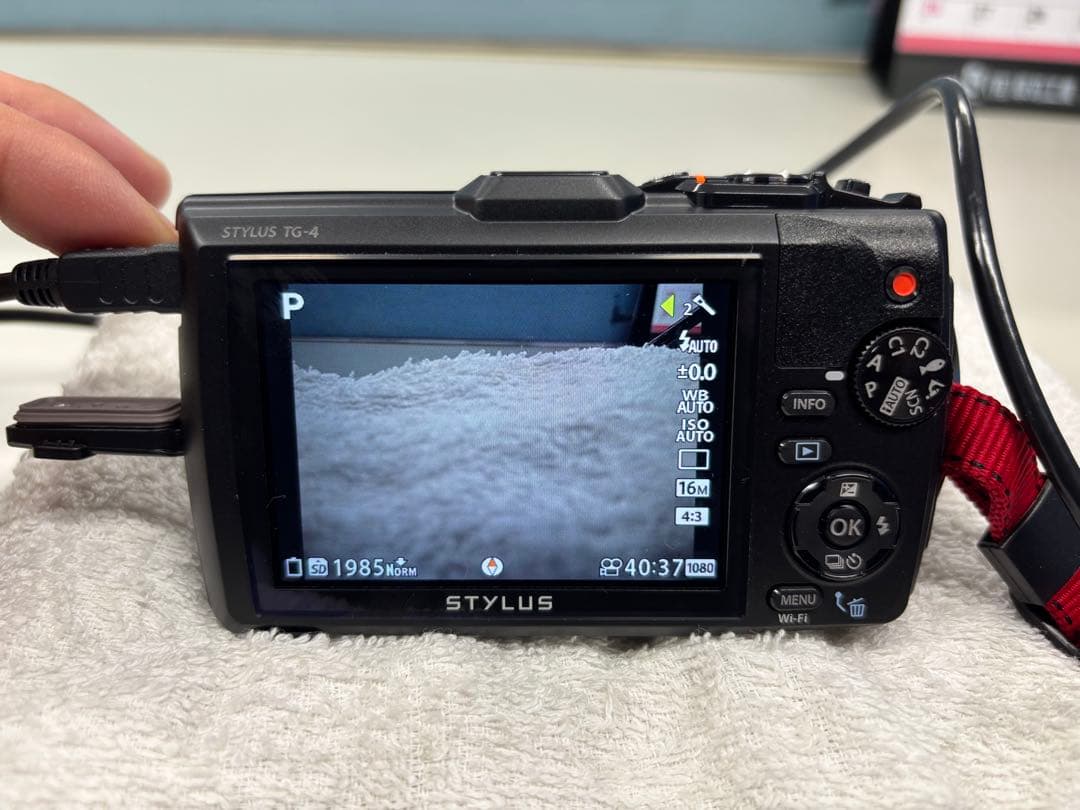 【未使用品】OLYMPUS TG-4 赤色 デジタルカメラ