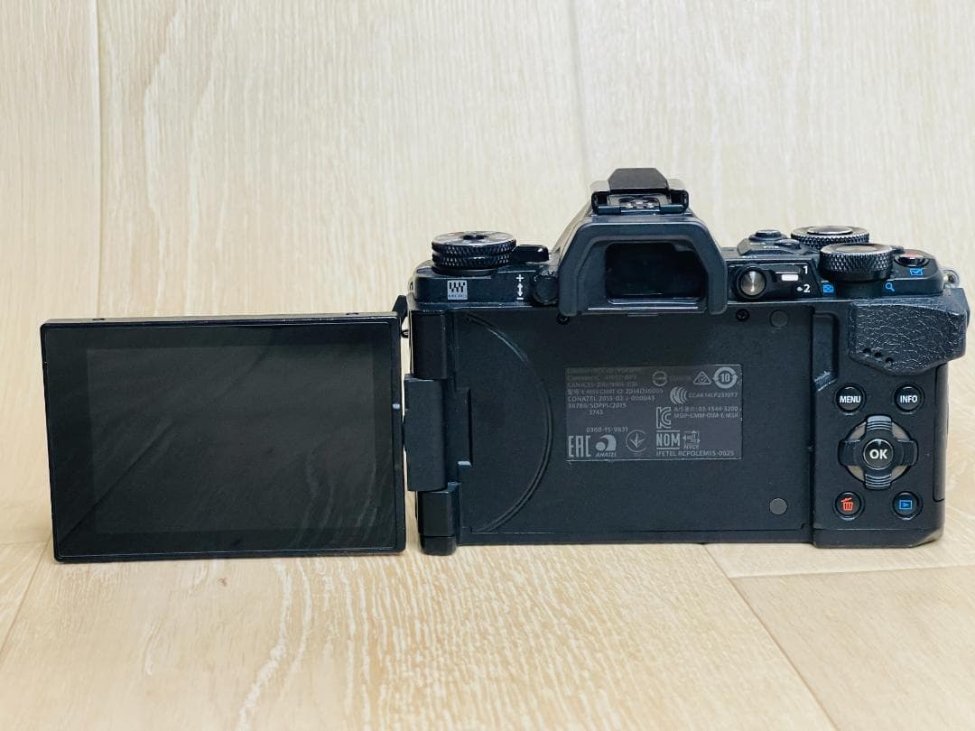 OLYMPUS OM-D E-M5 Mark II ミラーレス一眼カメラ