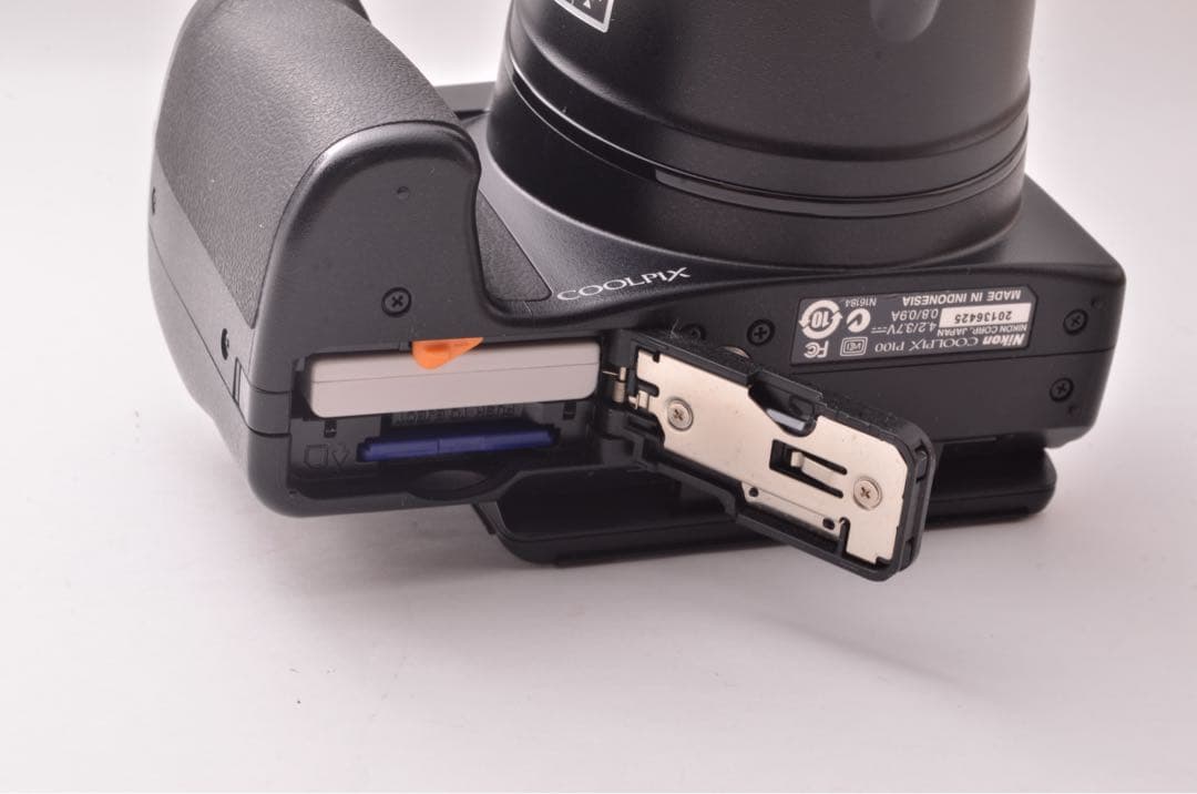 ニコン【簡単スマホ転送OK】Nikon　初心者カメラ　ネオ一眼レフ　P100