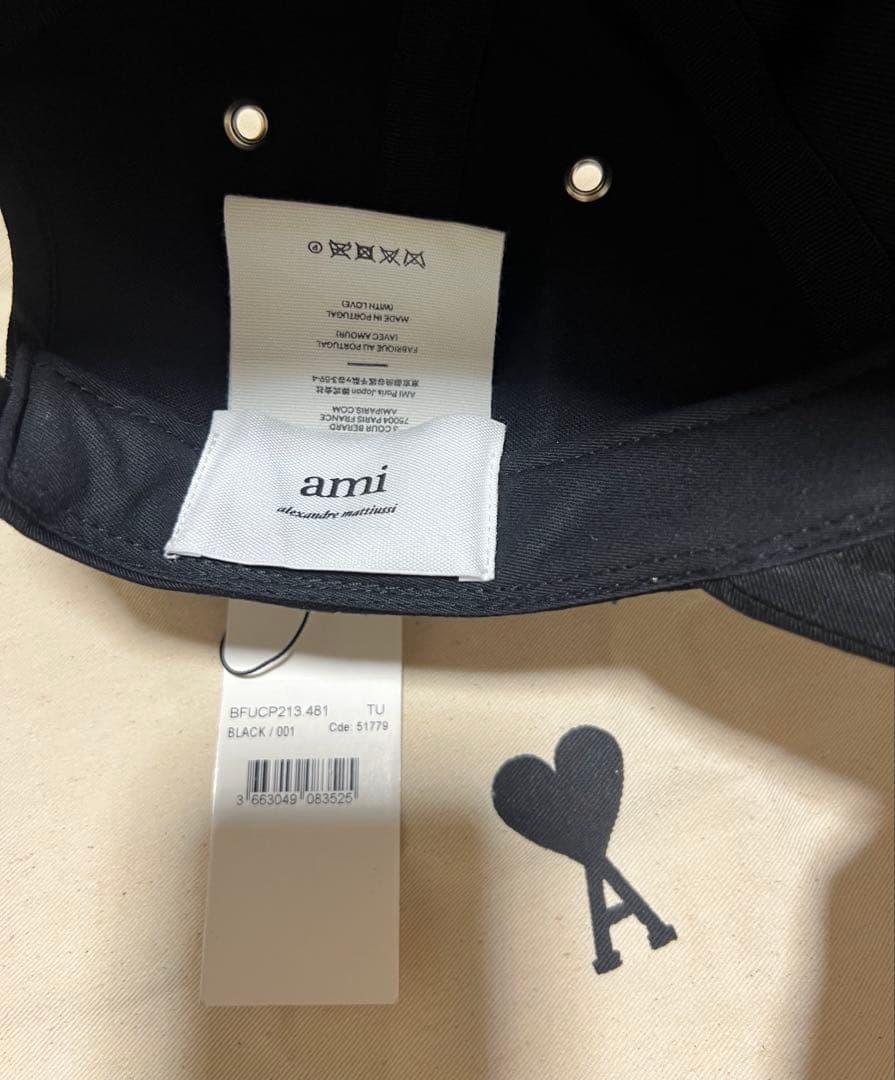 美品　AMI Paris 黒キャップ　タグ有り　保存袋付き